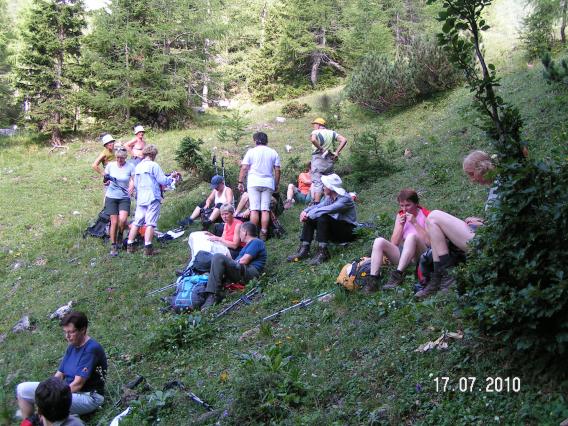 počitek v senci na Dovjakovi planini