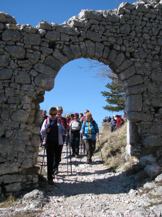 v cerkev Sv. Marije so se v času turških in benečanskih vpadov zatekali prebivalci iz doline 