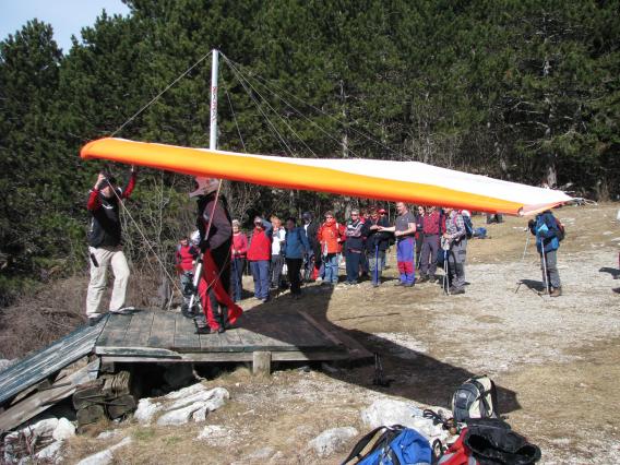 v lepem vremenu je Kopitnik priljubljeno vzletišče zmajarjev