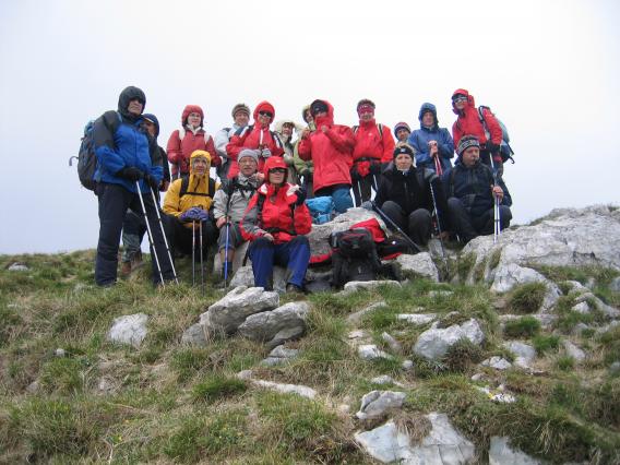 na vrhu Kuclja - dobre volje in zaščiteni proti močni burji