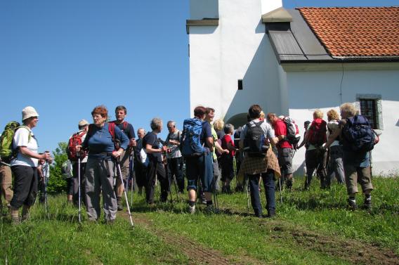 Sveta Ana je razgledni hrib (407 m) s cerkvijo in prazgodovinskim gradiščem