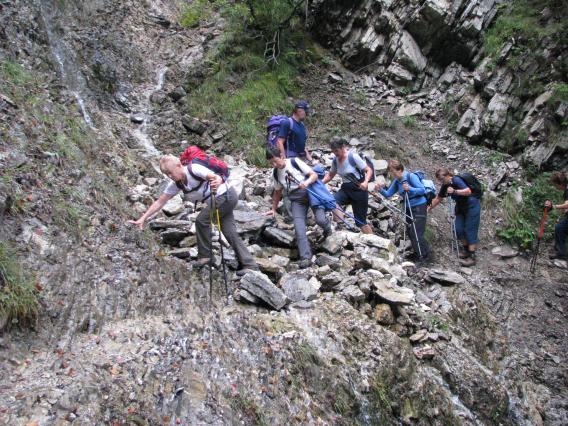 zadnje neurje je opravilo svoje - kar nekajkrat je bilo potrebno premagovati ovire
