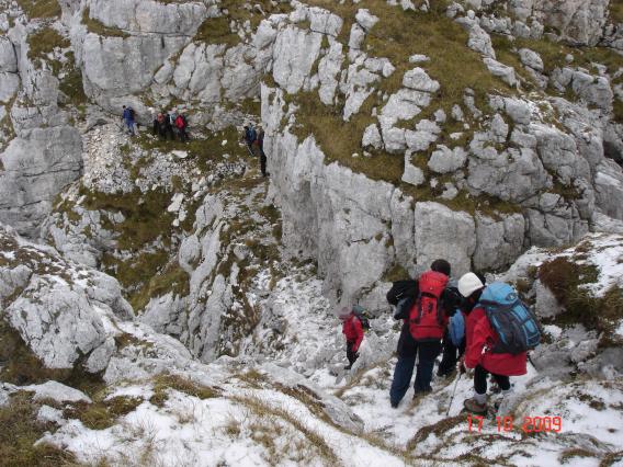 po policah nad prepadi pod Vratnim vrhom