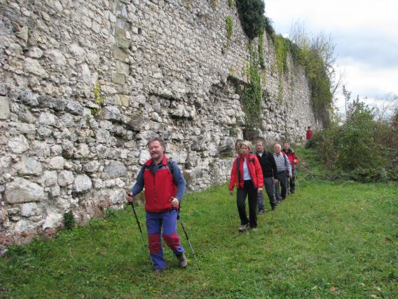 pod obzidjem Žovneškega gradu