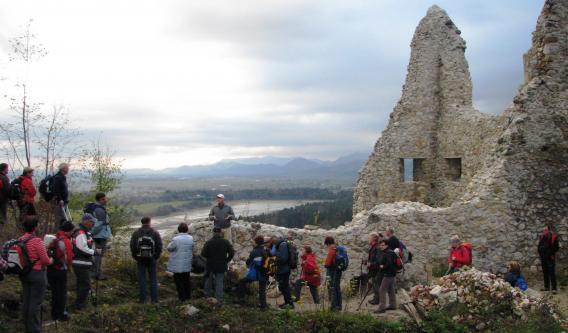 zgodovino Žovneka in Žovneških nam je predstavil gospod Kralj, zgodovinar, eden od pobudnikov obnove gradu