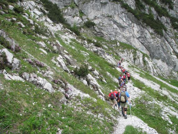 čez melišče pod Kontnim vrhom