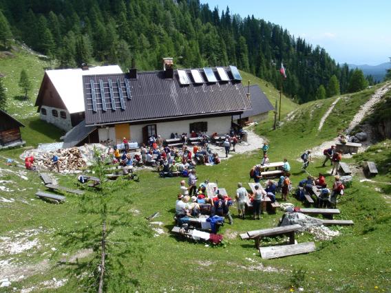 v Blejski koči so poskrbeli za okusno malico