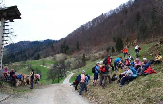 kratek počitek pred vzponom do vasice Zabrekve
