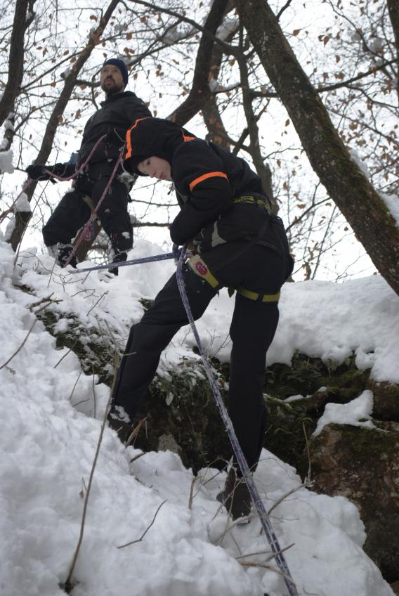 za pogumne pa spust s stene s pomočjo varovanja