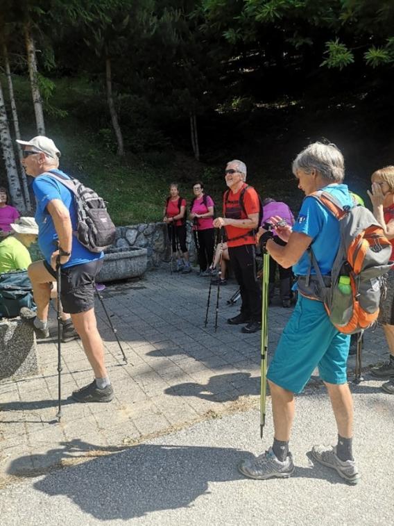 Ob izviru vode in nahajališču dveh vrst močvirnic